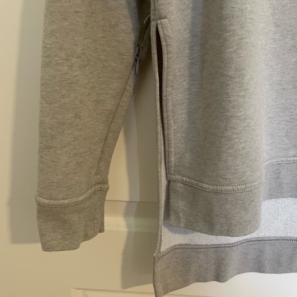 Nike DRI-FIT Women’s Grey Split Hem Sweatshirt SIZE SMALL - Picture 3 of 6